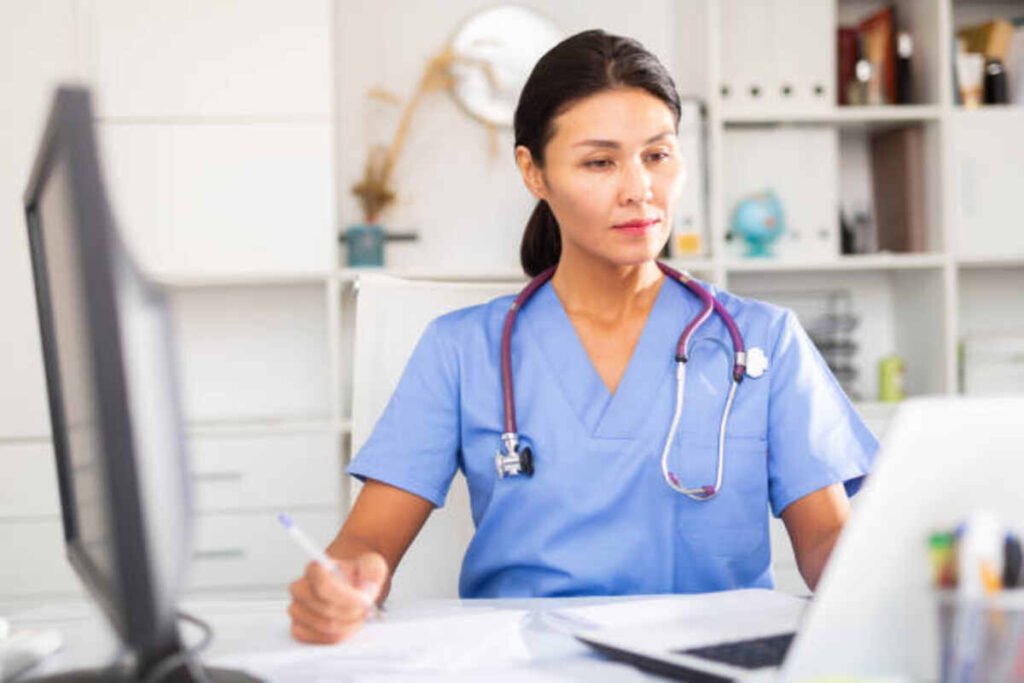 Online courses for health professionals in 2025 – healthcare worker learning online